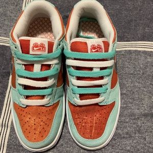 Nike Dunk 6.0 Low Top Women’s